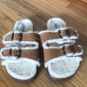 Steve Madden kids indoor slipper.